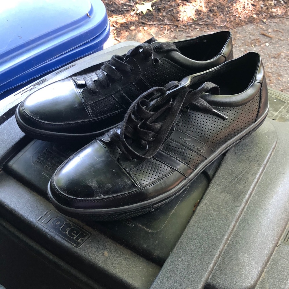 Brand new black Kenneth Cole , no box. Size 11